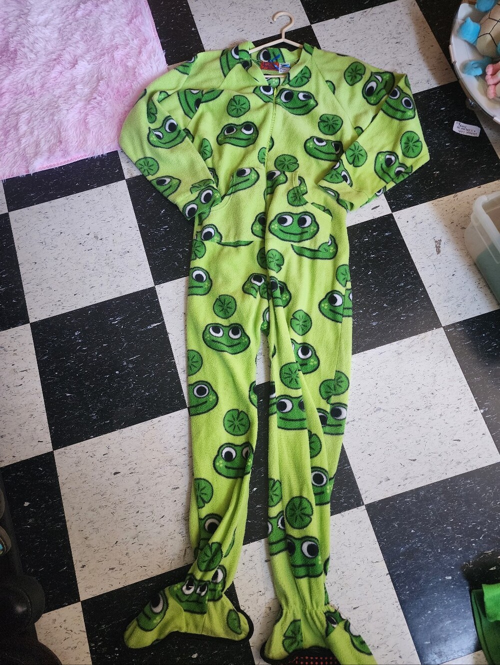 Footie Factory Frog with Lilypad Footed Onesie - Short